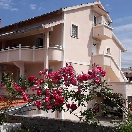 Apartment Rosa *